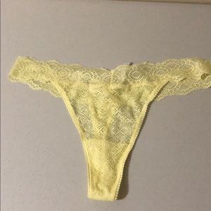 NWT Soma embraceable allover lace geo thong